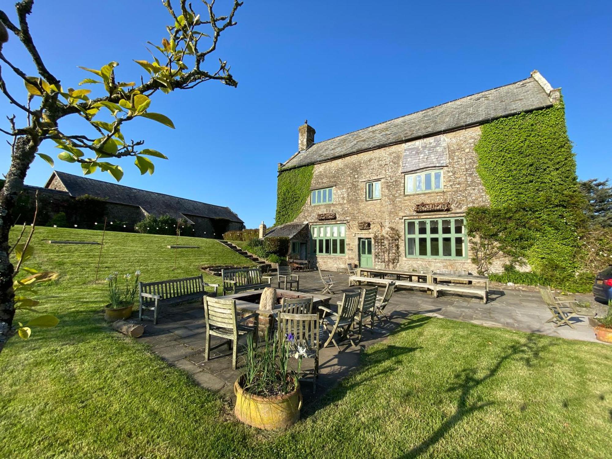 Ash Barton - Big Party House, No Curfew! Villa Wrafton Exterior photo